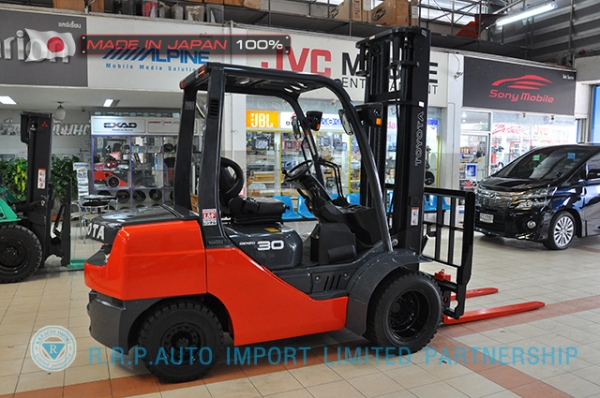 ขายรถโฟล์คลิฟท์มือสอง TOYOTA รุ่น 8FDJ30-14229 นำเข้าจากประเทศญี่ปุ่น 100\% ไม่เคยใช้งานในไทย