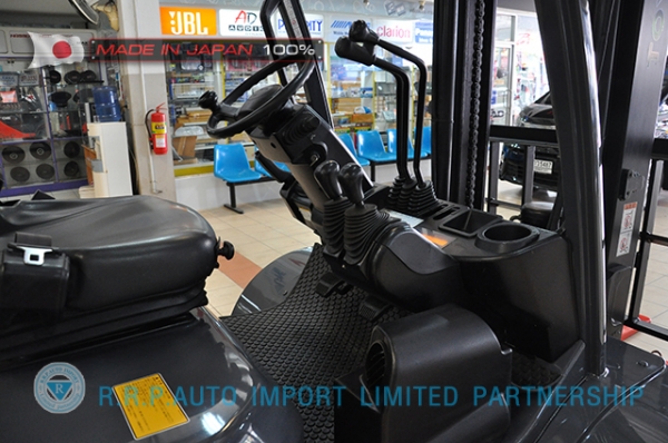 ขายรถโฟล์คลิฟท์มือสอง TOYOTA รุ่น 8FDJ30-14229 นำเข้าจากประเทศญี่ปุ่น 100\% ไม่เคยใช้งานในไทย