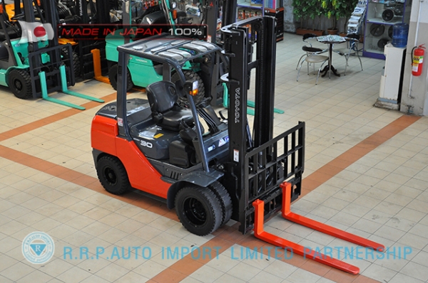 ขายรถโฟล์คลิฟท์มือสอง TOYOTA รุ่น 8FDJ30-14229 นำเข้าจากประเทศญี่ปุ่น 100\% ไม่เคยใช้งานในไทย