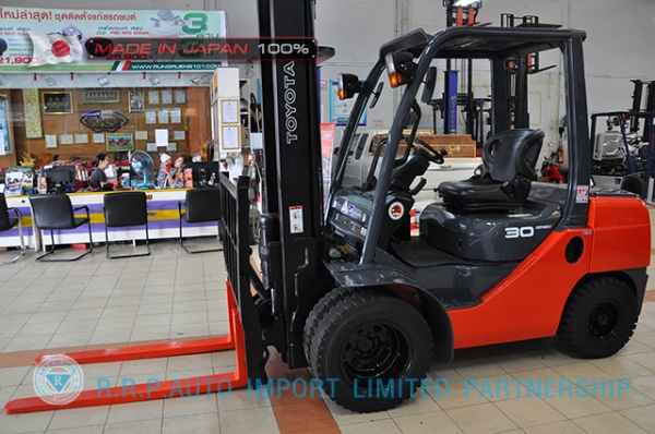 ขายรถโฟล์คลิฟท์มือสอง TOYOTA รุ่น 8FDJ30-14229 นำเข้าจากประเทศญี่ปุ่น 100\% ไม่เคยใช้งานในไทย