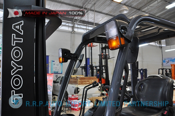 ขายรถโฟล์คลิฟท์มือสอง TOYOTA รุ่น 8FDJ30-14229 นำเข้าจากประเทศญี่ปุ่น 100\% ไม่เคยใช้งานในไทย