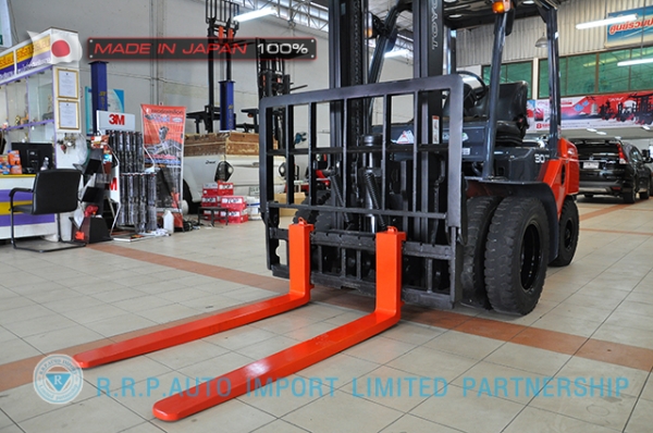 ขายรถโฟล์คลิฟท์มือสอง TOYOTA รุ่น 8FDJ30-14229 นำเข้าจากประเทศญี่ปุ่น 100\% ไม่เคยใช้งานในไทย