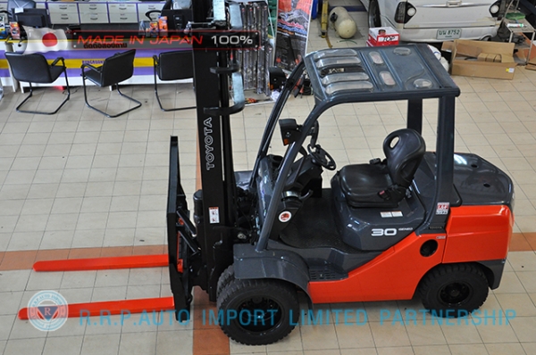 ขายรถโฟล์คลิฟท์มือสอง TOYOTA รุ่น 8FDJ30-14229 นำเข้าจากประเทศญี่ปุ่น 100\% ไม่เคยใช้งานในไทย