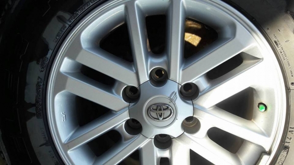 ขายล้อแม็ก vigo 17"&times;7.5" et30 ยางปี11 สนใจติดต่อ ตาเล็ก ล้อและยางครับ 081-3747940