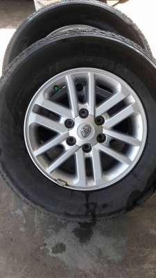 ขายล้อแม็ก vigo 17"&times;7.5" et30 ยางปี11 สนใจติดต่อ ตาเล็ก ล้อและยางครับ 081-3747940