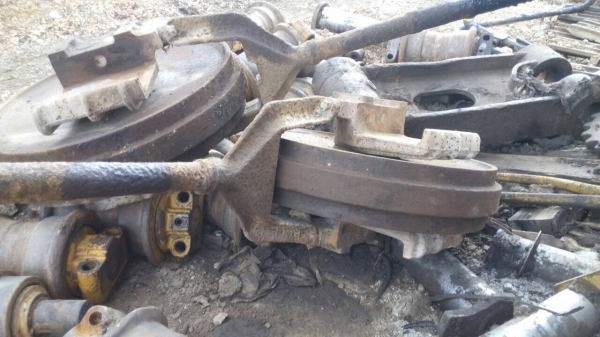 ขายชิ้นส่วนอะไหล่รถแทรกเตอร์  CAT-D-3 ตัดขายเป็นอะไหล่ ขายไม่แพงครับ