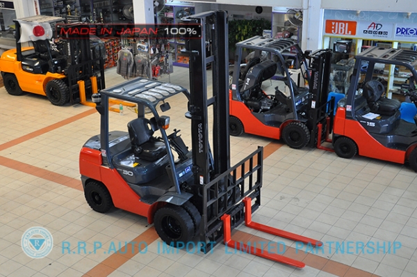 ขายรถโฟล์คลิฟท์มือสอง TOYOTA รุ่น 8FD30-31911 นำเข้าจากประเทศญี่ปุ่น 100\% ไม่เคยใช้งานในไทย