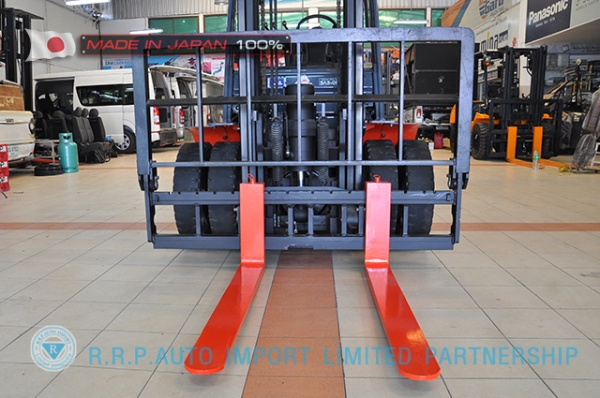 ขายรถโฟล์คลิฟท์มือสอง TOYOTA รุ่น 8FD30-31911 นำเข้าจากประเทศญี่ปุ่น 100\% ไม่เคยใช้งานในไทย