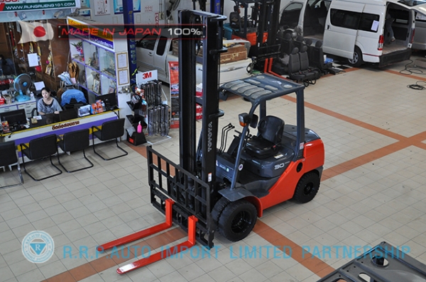 ขายรถโฟล์คลิฟท์มือสอง TOYOTA รุ่น 8FD30-31911 นำเข้าจากประเทศญี่ปุ่น 100\% ไม่เคยใช้งานในไทย