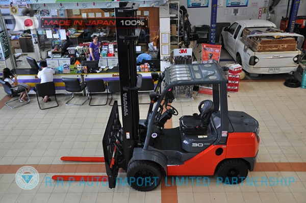 ขายรถโฟล์คลิฟท์มือสอง TOYOTA รุ่น 8FD30-31911 นำเข้าจากประเทศญี่ปุ่น 100\% ไม่เคยใช้งานในไทย