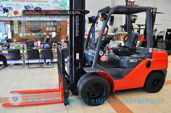 ขายรถโฟล์คลิฟท์มือสอง TOYOTA รุ่น 8FD30-31911 นำเข้าจากประเทศญี่ปุ่น 100\% ไม่เคยใช้งานในไทย