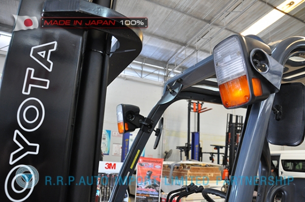 ขายรถโฟล์คลิฟท์มือสอง TOYOTA รุ่น 8FD30-31911 นำเข้าจากประเทศญี่ปุ่น 100\% ไม่เคยใช้งานในไทย