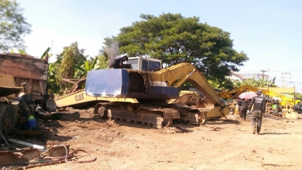 ตัดรถแมคโค PC-200-5 ขายเป็นอะไหล่ ไฟฟ้าครบ บูมอาร์มสวย ใครต้องการชิ้นไหนโทรมาครับ