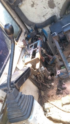 ตัดรถแมคโค PC-200-5 ขายเป็นอะไหล่ ไฟฟ้าครบ บูมอาร์มสวย ใครต้องการชิ้นไหนโทรมาครับ