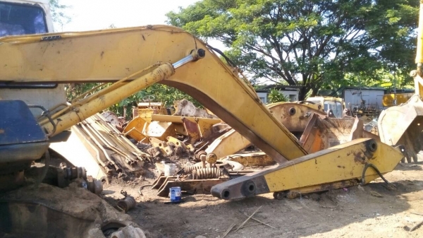 ตัดรถแมคโค PC-200-5 ขายเป็นอะไหล่ ไฟฟ้าครบ บูมอาร์มสวย ใครต้องการชิ้นไหนโทรมาครับ