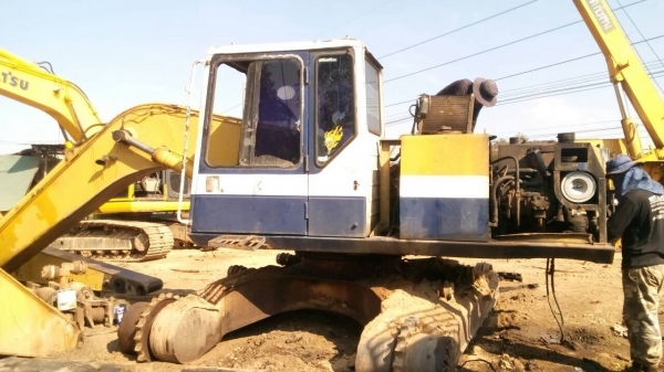 ตัดรถแมคโค PC-200-5 ขายเป็นอะไหล่ ไฟฟ้าครบ บูมอาร์มสวย ใครต้องการชิ้นไหนโทรมาครับ