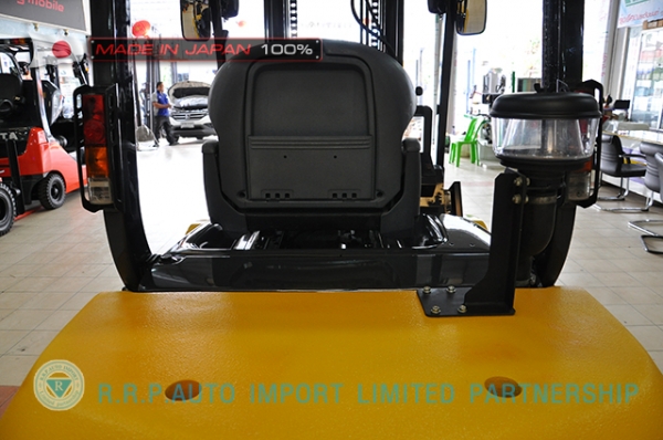 ขายรถโฟล์คลิฟท์มือสอง KOMATSU รุ่น FD30HT-16-709232 นำเข้าจากประเทศญี่ปุ่น 100\% ไม่เคยใช้งานในไทย