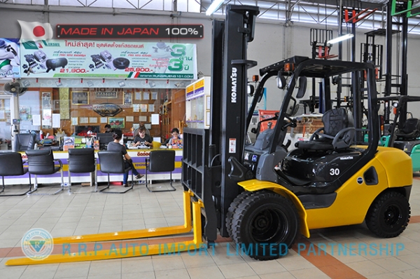 ขายรถโฟล์คลิฟท์มือสอง KOMATSU รุ่น FD30HT-16-709232 นำเข้าจากประเทศญี่ปุ่น 100\% ไม่เคยใช้งานในไทย