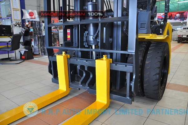 ขายรถโฟล์คลิฟท์มือสอง KOMATSU รุ่น FD30HT-16-709232 นำเข้าจากประเทศญี่ปุ่น 100\% ไม่เคยใช้งานในไทย