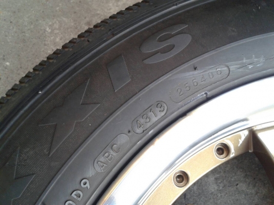 ขอบ17นิ้ว6รู พร้อมยาง ชุดนี้ ราคา 7700 บาท