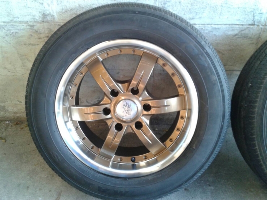 ขอบ17นิ้ว6รู พร้อมยาง ชุดนี้ ราคา 7700 บาท