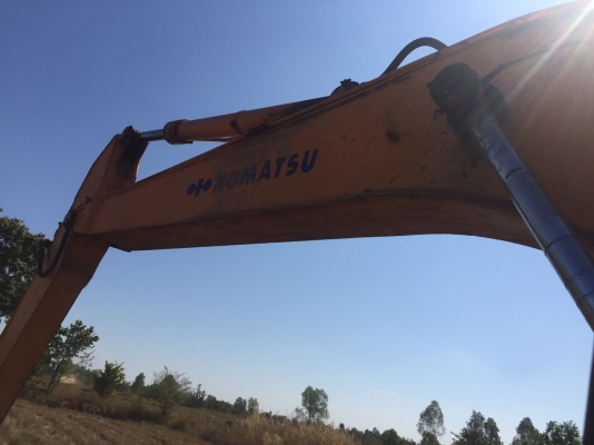 ขายแมคโคร KOMATSU 200-3 คอนโทรนสั้น ขายแมคโคร KOMATSU 200-3 คอนโทรนสั้น