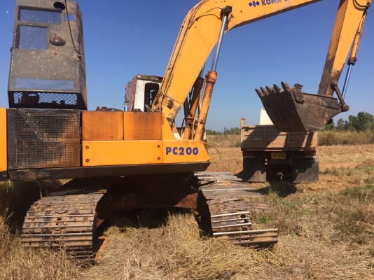 ขายแมคโคร KOMATSU 200-3 คอนโทรนสั้น ขายแมคโคร KOMATSU 200-3 คอนโทรนสั้น