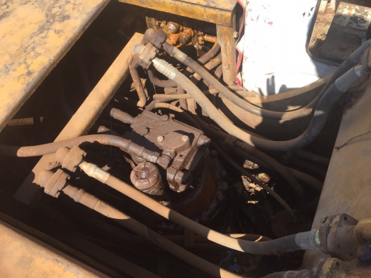 ขายแมคโคร KOMATSU 200-3 คอนโทรนสั้น ขายแมคโคร KOMATSU 200-3 คอนโทรนสั้น