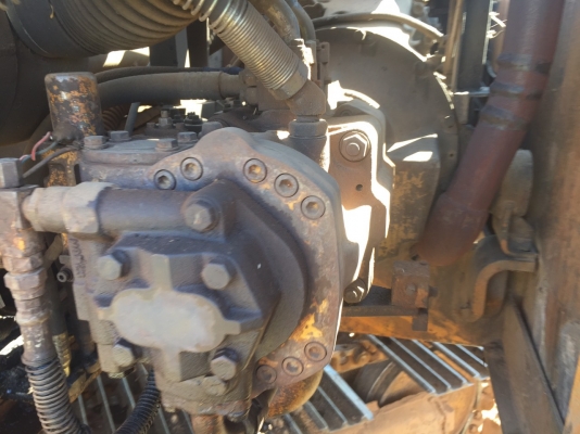 ขายแมคโคร KOMATSU 200-3 คอนโทรนสั้น ขายแมคโคร KOMATSU 200-3 คอนโทรนสั้น