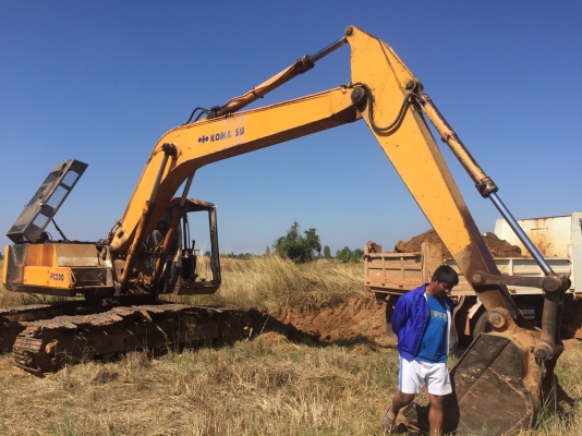 ขายแมคโคร KOMATSU 200-3 คอนโทรนสั้น ขายแมคโคร KOMATSU 200-3 คอนโทรนสั้น