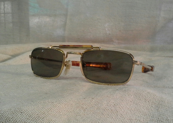 แว่นตาวินเทจเสืออากาศอเมริกัน ตัวจ่าฝูง! AO Skymaster Pilot handmade in USA หายาก! แว่นตาวินเทจเสืออากาศอเมริกัน ตัวจ่าฝูง! AO Skymaster Pilot handmade in USA หายาก!