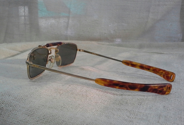 แว่นตาวินเทจเสืออากาศอเมริกัน ตัวจ่าฝูง! AO Skymaster Pilot handmade in USA หายาก! แว่นตาวินเทจเสืออากาศอเมริกัน ตัวจ่าฝูง! AO Skymaster Pilot handmade in USA หายาก!