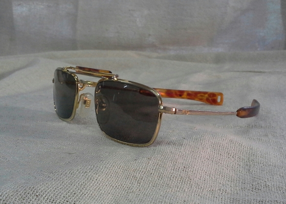 แว่นตาวินเทจเสืออากาศอเมริกัน ตัวจ่าฝูง! AO Skymaster Pilot handmade in USA หายาก! แว่นตาวินเทจเสืออากาศอเมริกัน ตัวจ่าฝูง! AO Skymaster Pilot handmade in USA หายาก!