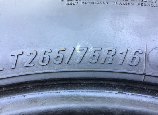 ยาง Mud Maxxis 265 75 16 กลางปี11 พร้อมใช้งาน ราคาไม่แพง