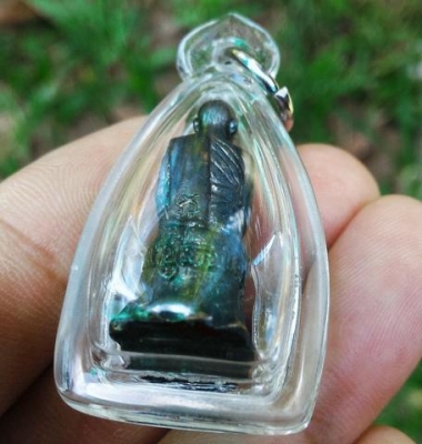 หลวงปู่เทพโลกอุดร เนื้อนวะโลหะ พระหิ้ง ตอกโค๊ดใต้ฐานล่าง เลี่ยมกรอบกันน้ำพร้อมใช้