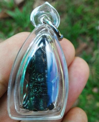 หลวงปู่เทพโลกอุดร เนื้อนวะโลหะ พระหิ้ง ตอกโค๊ดใต้ฐานล่าง เลี่ยมกรอบกันน้ำพร้อมใช้