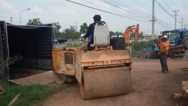tractor-backhoe จัดส่งรถบดดิน บดถนน สั่นสะเทือน ให้ลูกค้า พนมสารคาม จังหวัดฉะเชิงเทราครับ ขอบคุณมากค