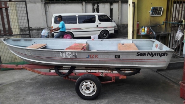 ขาย เรือปิเนียม12 ฟุตเก่าญี่ปุ่นตามสภาพ มีปะมาจากญี่ปุ่นตามรูปเลยค่ะไม่รวมเทเลอร์ ราคา 26,000