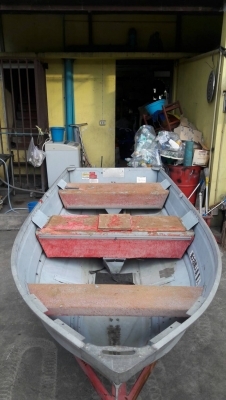 ขาย เรือปิเนียม12 ฟุตเก่าญี่ปุ่นตามสภาพ มีปะมาจากญี่ปุ่นตามรูปเลยค่ะไม่รวมเทเลอร์ ราคา 26,000