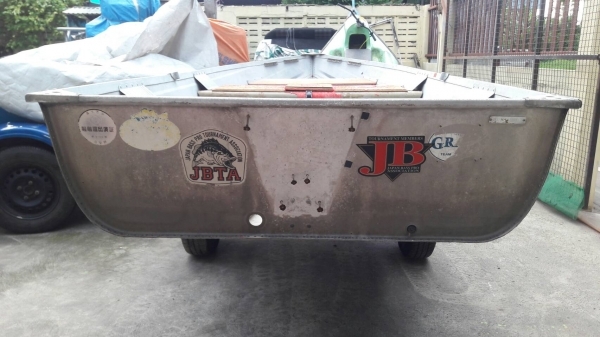 ขาย เรือปิเนียม12 ฟุตเก่าญี่ปุ่นตามสภาพ มีปะมาจากญี่ปุ่นตามรูปเลยค่ะไม่รวมเทเลอร์ ราคา 26,000