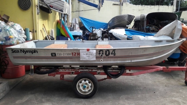 ขาย เรือปิเนียม12 ฟุตเก่าญี่ปุ่นตามสภาพ มีปะมาจากญี่ปุ่นตามรูปเลยค่ะไม่รวมเทเลอร์ ราคา 26,000