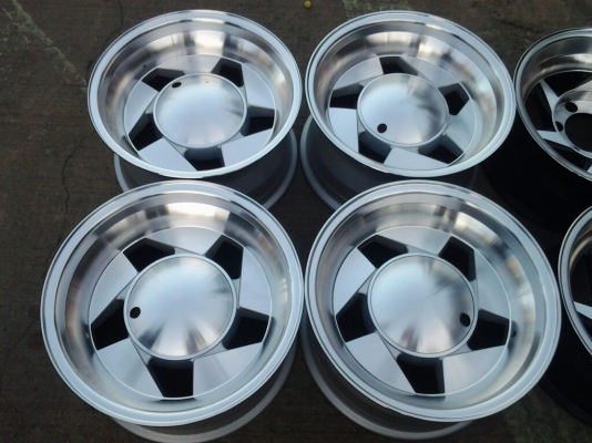 ขอบ 15x8 ออฟ ลึก 3 นิ้ว 6รู139.6 ทำสี หน้าเงาแล้ว ขาย 7500 บาท