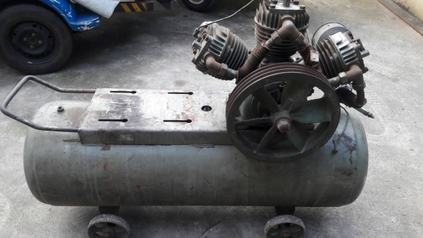 ขาย เครื่องปั๊มลม iwata miniconเก่าญี่ปุ่นขนาด 230 ตามสภาพ ราคา 19,500