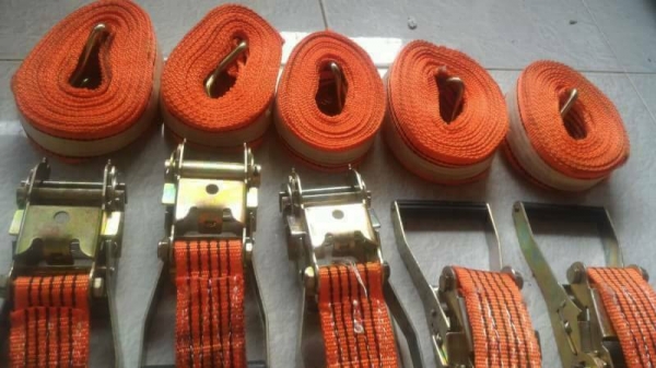 (สายรัด3ชุด)สายรัดแบบมีชุดทดดึงรัดให้แน่น วัสดุเป็นของมาจากนอกรัดเครื่องจักรมาแล้วเอามาขายเลย