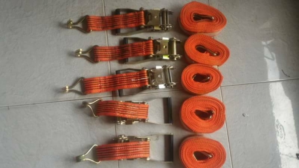 (สายรัด3ชุด)สายรัดแบบมีชุดทดดึงรัดให้แน่น วัสดุเป็นของมาจากนอกรัดเครื่องจักรมาแล้วเอามาขายเลย