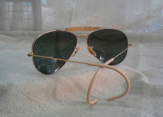 แว่นตาวินเทจนายพลแมคอาร์เธอร์ ชุมนุมที่สุดแห่งที่สุด! หายาก! Original B&L RAY-BAN USA แว่นตาวินเทจนายพลแมคอาร์เธอร์ ชุมนุมที่สุดแห่งที่สุด! หายาก! Original B&L RAY-BAN USA