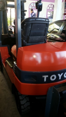 ขายรถ toyota ไฟฟ้านั่งขับ รุ่น 7 ขนาด 2.5 ตัน พร้อมตู้ชาร์จ