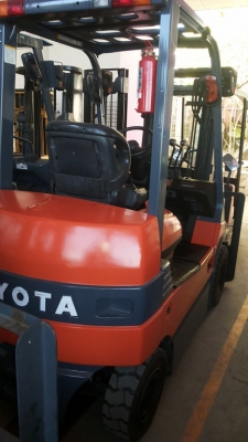 ขายรถ toyota ไฟฟ้านั่งขับ รุ่น 7 ขนาด 2.5 ตัน พร้อมตู้ชาร์จ