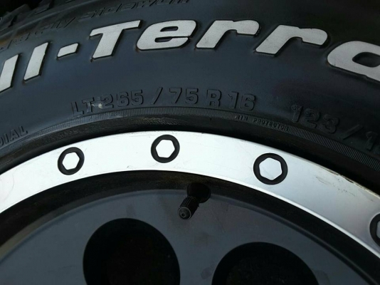 Lenso Max1 + BF All USA.265/75/16 ปลายปี12 สวยๆ 1ชุด Lenso Max1 + BF All USA.265/75/16 ปลายปี12 สวยๆ 1ชุด