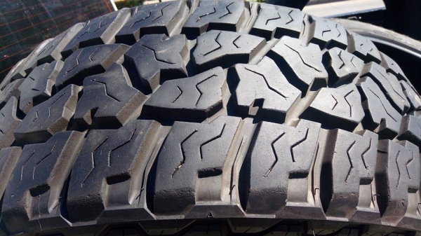 ยาง MICKEY THOMSON 285-55-20 ปี14 สภาพ ป้ายแดง